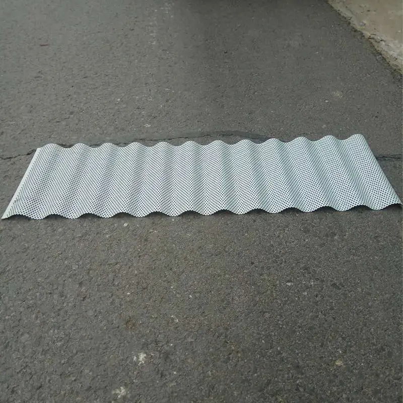 แผงโลหะโปรไฟล์พรุน
